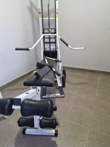 Aparelho de musculação / academia 