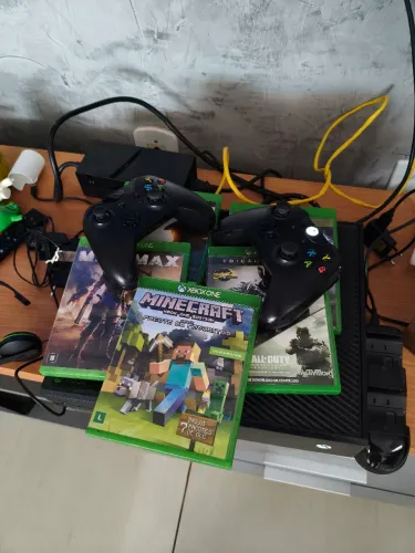 Xbox one completo com 2 controle  + jogos 