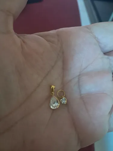 Vendo dois pingentes de ouro com zircônias 