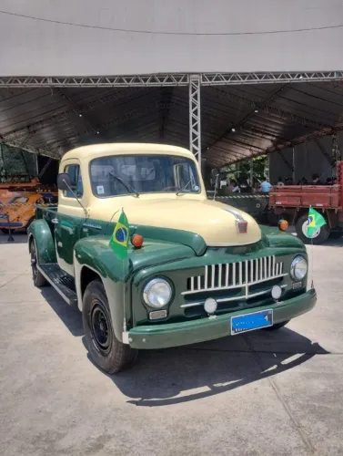 PICK-UP CAMINHONETE INTERNATIONAL L120 -ANO 1951