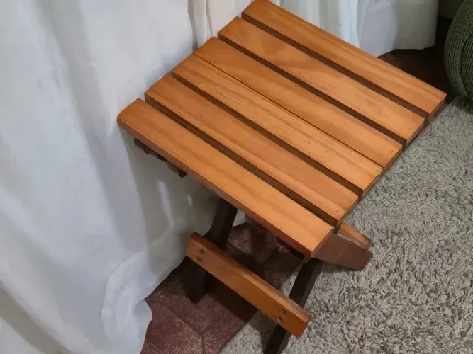 Banquinho pequeno de madeira de abrir e fechar portátil