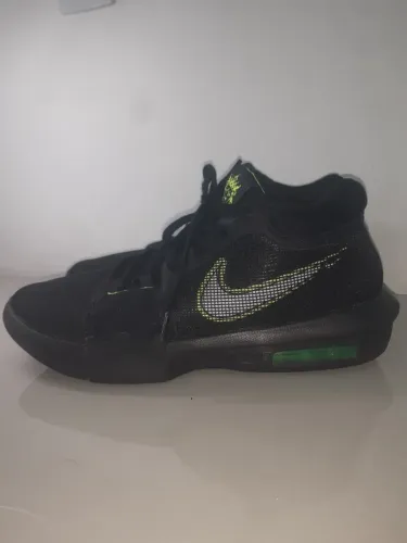 Usado 3 Vezes - Nike LBJ Witness VIII