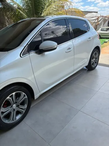 Peugeot 208 Griffe 1.6 Flex 16V 5P Aut. 2014