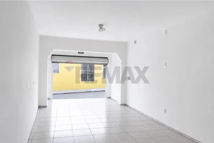 "Ponto Comercial Reformado no Centro de Itapira"
