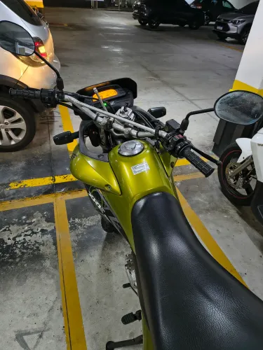 Moto Honda XRE 300 verde 2012