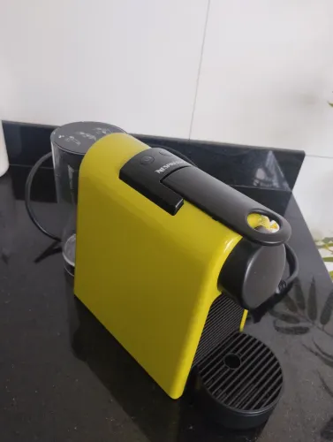 Cafeteira Espresso Nespresso Essenza<br>