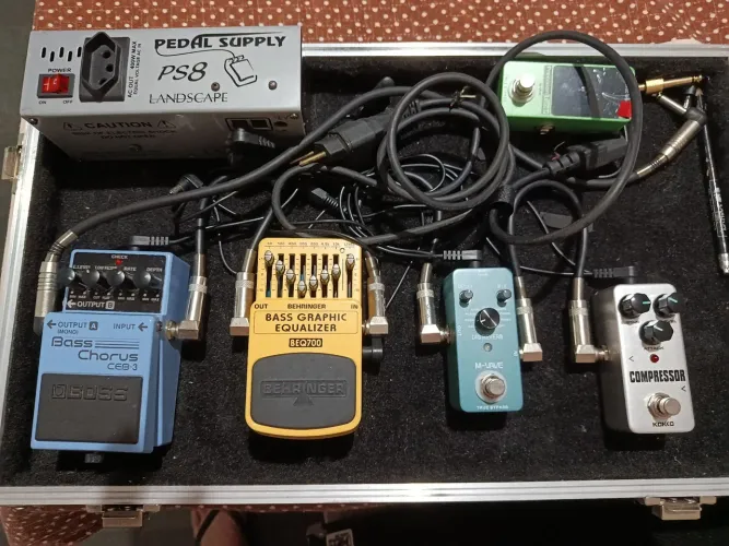 Pedais de efeitos para instrumentos