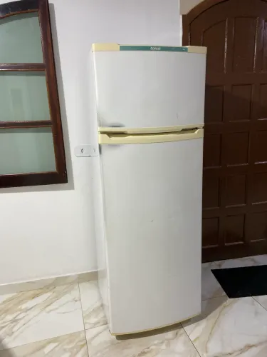 Vendo geladeira com defeito