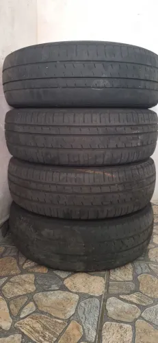 Pneus Pirelli P400 evo R14 LEIA<br><br>R14 175/65<br>2 ja no TWI e 2 meia vida