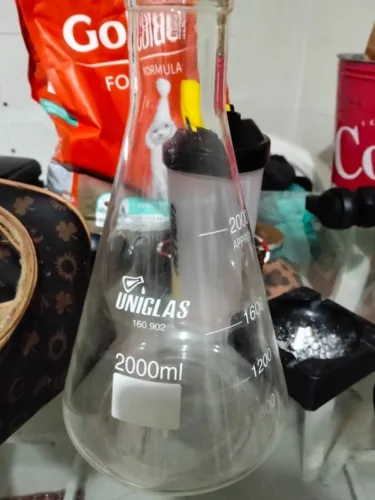  frasco Erlenmeyer de vidro de 2000 ml da marca Uniglas