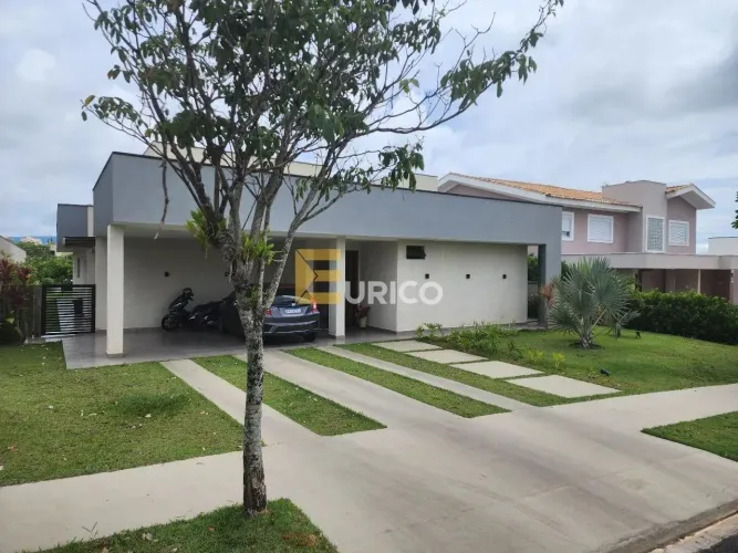 Casa moderna em Condomínio com 3 Dormitórios (2 Suítes) e 4 Vagas em Araçoiaba da Serra