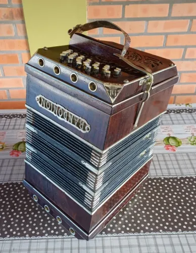 Bandoneon original Alemanha ELA ou AA para reforma/afinação/restauração