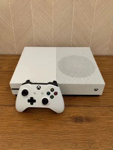 Xbox One S (Muito Novo)