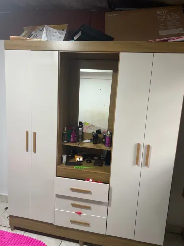 Vende se guarda roupa seminovo em perfeito estado de uso