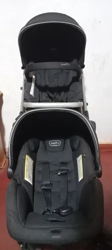 Carrinho de bebê e bebê conforto EVENFLO