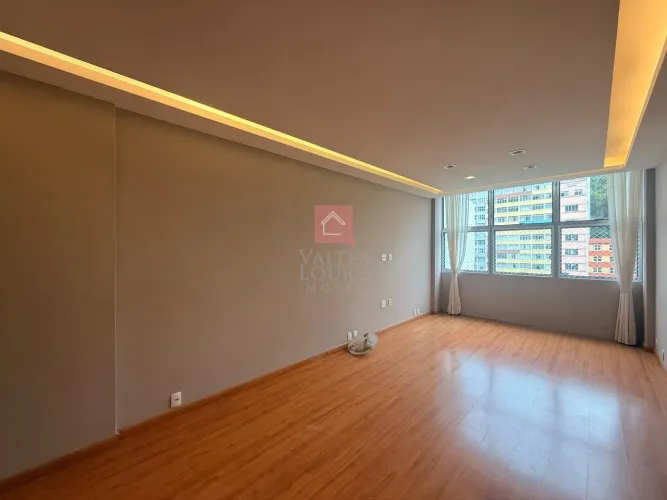 Apartamento para locação no Centro de Petrópolis.