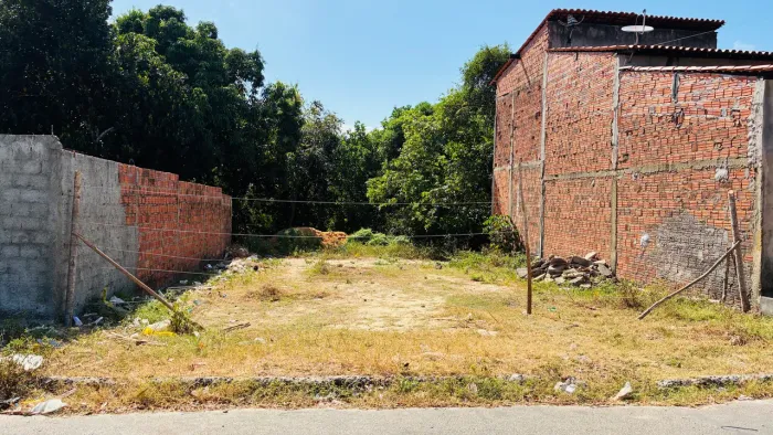 Vendo terreno 9.40 por 30 M de fundo, ponto final do ônibus Recanto Verde(Vila Itamar )