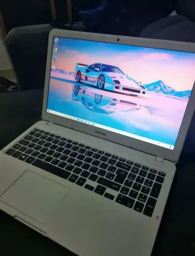 Notebook Samsung i3 da 7 ° Geração