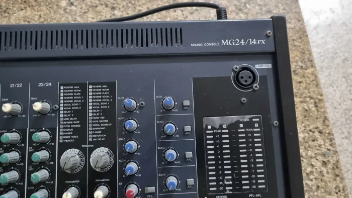 Mesa de som Yamaha 