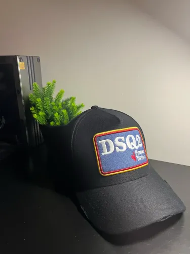 VENDO BONÉ DSQUARED