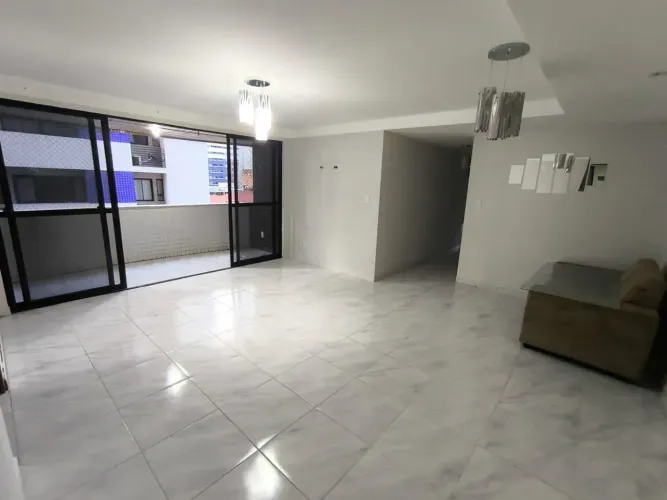 Apartamento reformado para aluguel, varanda, 03 quartos, dce, elevador em Manaira