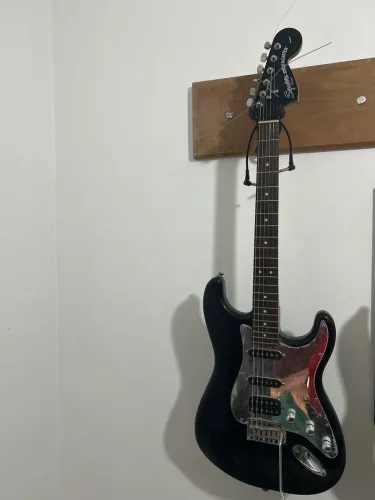 Guitarra Squier Standart HSS Black & crome