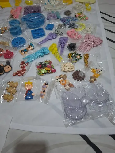 Vendo pecas de artesanato em biscuit