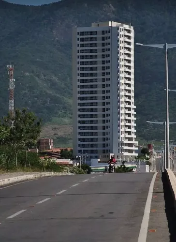 Apartamento com 2 Quarto(s) e 2 banheiro(s) para Alugar, 87 m² por R$ 1650 / Mês