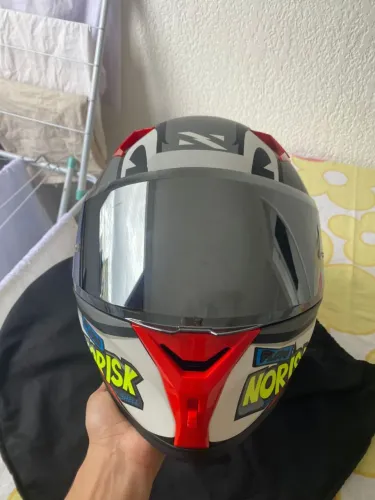 Capacete no precinho