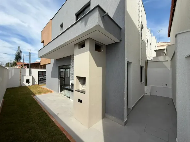 Casa com 2 quartos sendo 2 suítes 3 banheiros 2 vagas