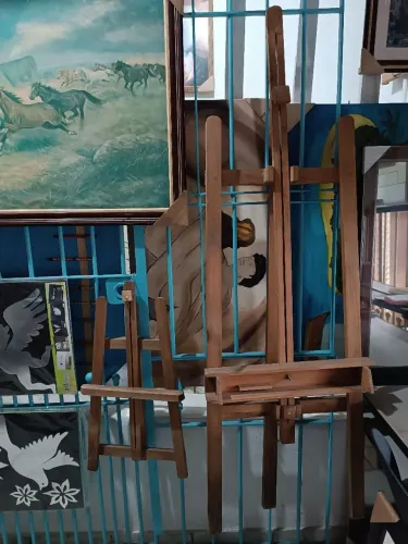 Cavalete de pintura grande e pequeno 