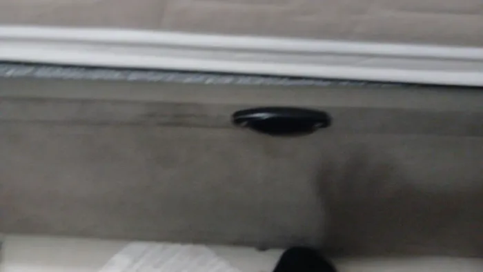 Cama quase de viúva com 1m de larguracom baú