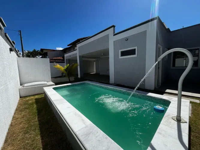 Casa com piscina e churrasqueira no Jardim Icaraíba em Peruíbe - SP