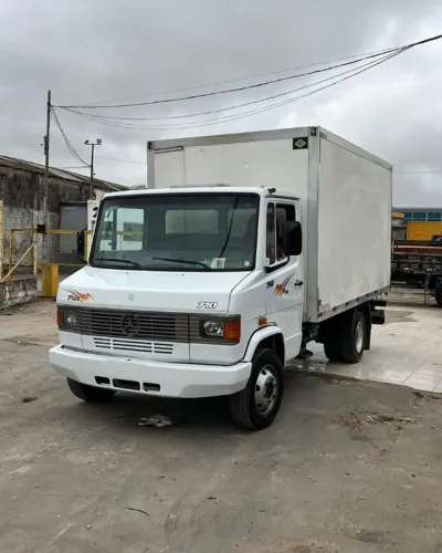 MB 710 Plus 4x2 Bau