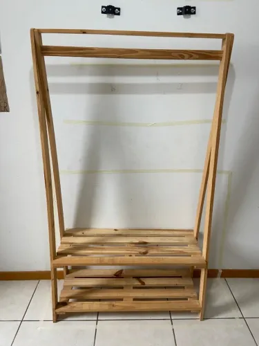 Vendo Arara de madeira maciça R$100,00