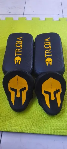 Aparador + manopla Tróia Muay Thai