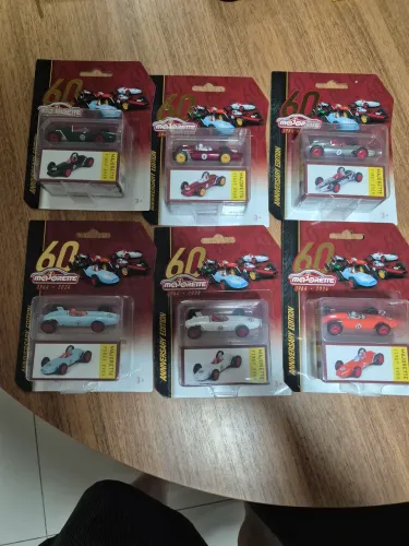 6 miniaturas da Edição de Aniversário de 60 Anos (First Ever) da marca Majorette
