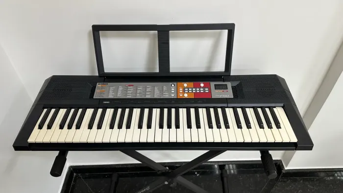 Teclado Yamaha PSR F50