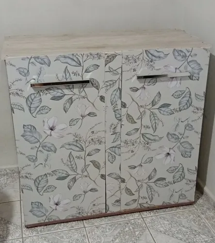 Armário com estampa floral