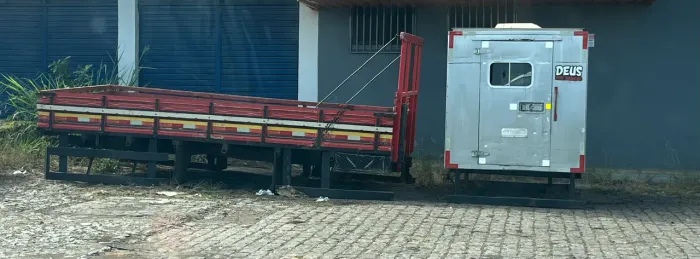 Carroceria de madeira e módulo de passageiro