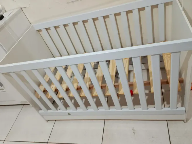 Vendo berço bem conservado sem colchão 200 não entrego