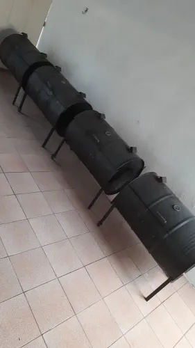 Churrasqueira com tijolo refratário e termômetro