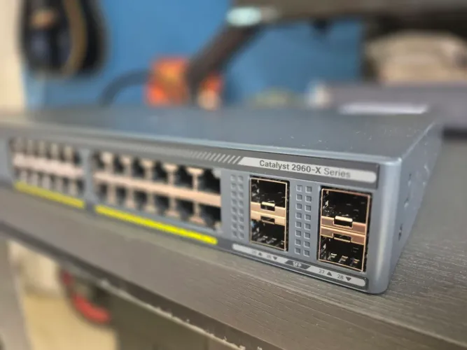 Switch Cisco Catalyst 2960-X 24 Portas Gigabit + 4x SFP (Gerenciavel)