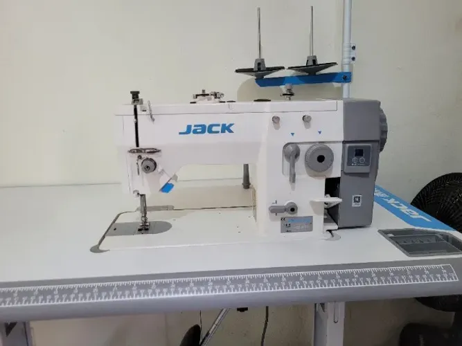 Maquina de costura jack