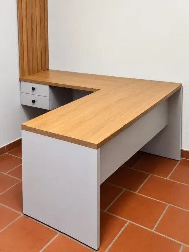 Mesa em L MDF com 2 Gavetas + Painel Ripado | Escritório / Home Office