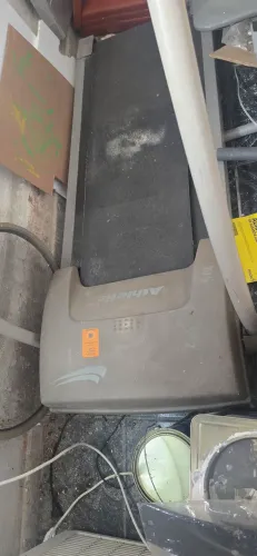 Esteira com defeito para retirar peças.