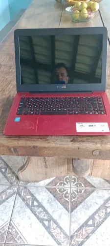 Vende-se um notebook da marca Asus