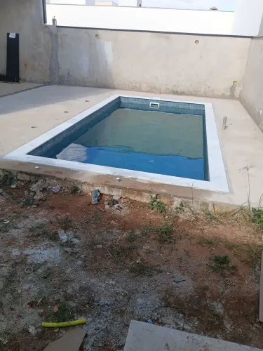 Piscinas de vinil e azulejo
