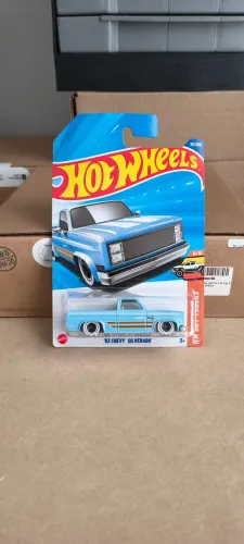 Hot Wheels '83 Chevy Silverado