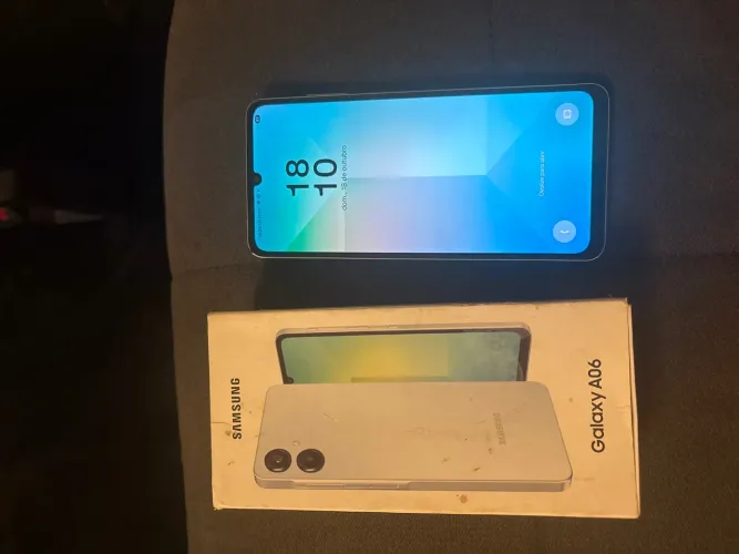 Vendo celular semi novo ótimo estado sem marcas de uso